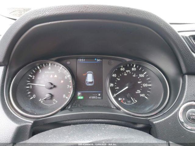 Nissan Rogue Sv Intelligent Awd Image 3