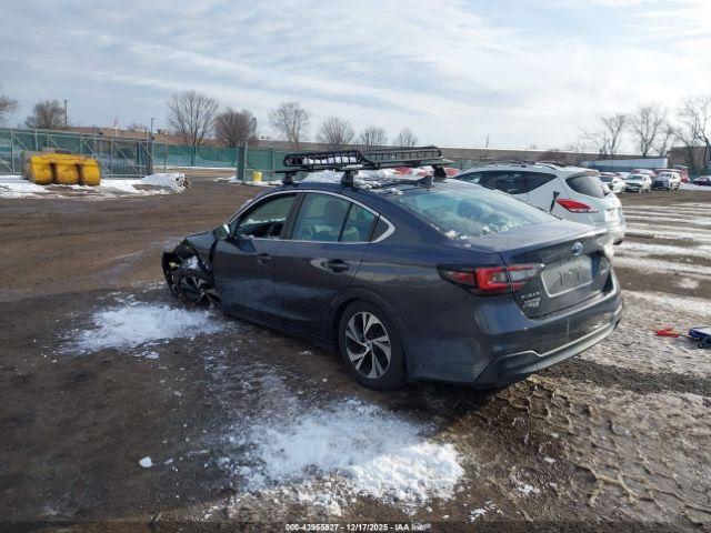 Subaru Legacy Image 4