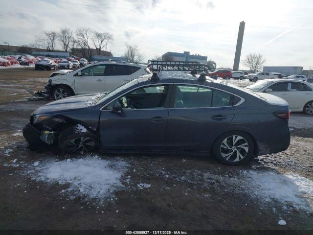 Subaru Legacy Image 12