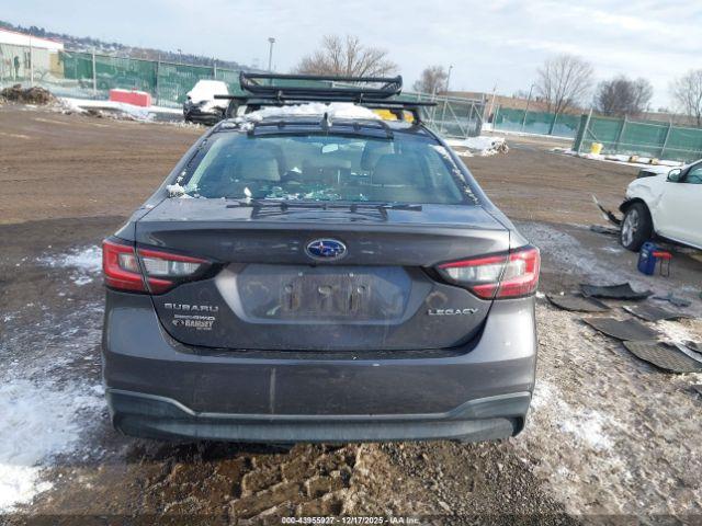 Subaru Legacy Image 14