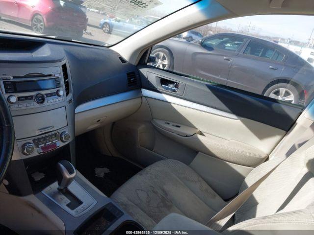 Subaru Legacy 2.5i Premium Image 2