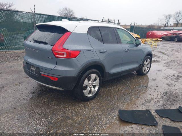 Volvo XC40 Momentum Image 6