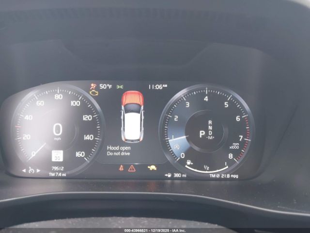 Volvo XC40 Momentum Image 12