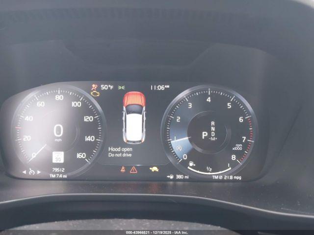 Volvo XC40 Momentum Image 12