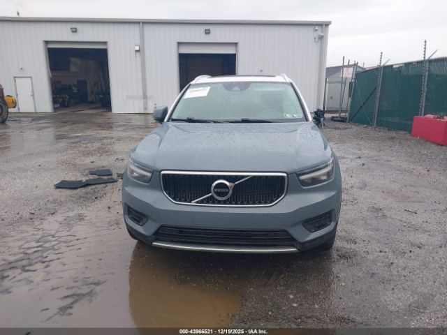 Volvo XC40 Momentum Image 14