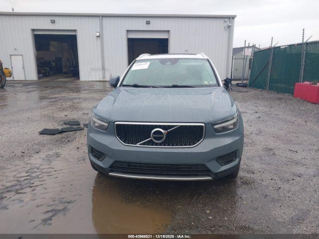 Volvo XC40 Momentum Image 14