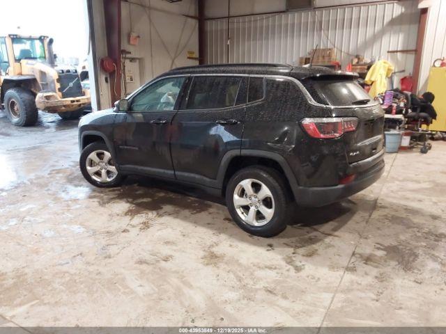 Jeep Compass Latitude 4x4 Image 2