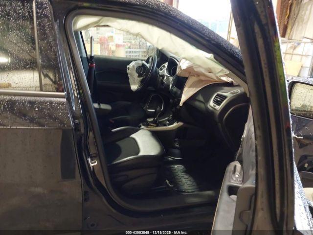 Jeep Compass Latitude 4x4 Image 5