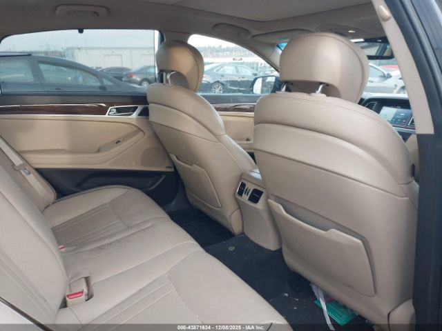 Hyundai Genesis 3.8 Image 11