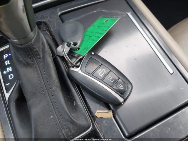 Hyundai Genesis 3.8 Image 16