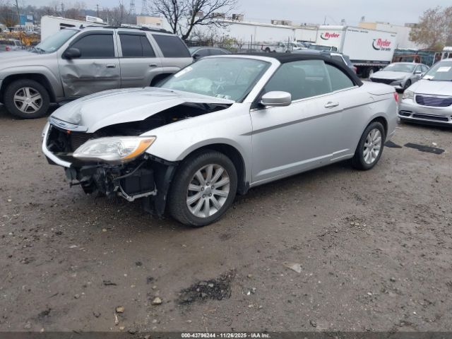 Chrysler 200 Touring Image 2