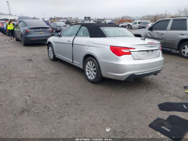 Chrysler 200 Touring Image 4