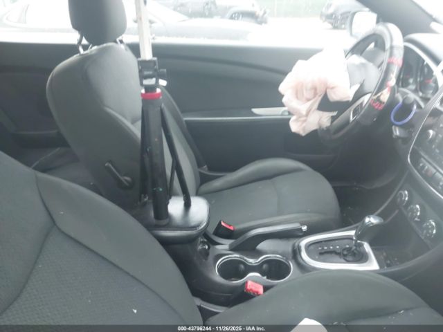 Chrysler 200 Touring Image 6