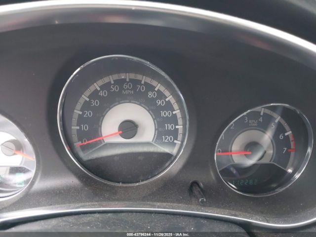 Chrysler 200 Touring Image 9