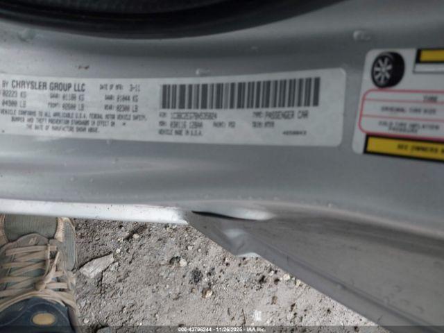 Chrysler 200 Touring Image 8