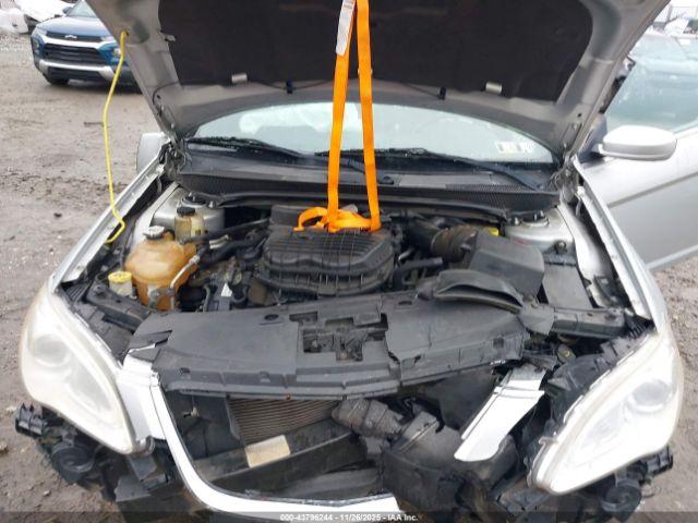 Chrysler 200 Touring Image 14