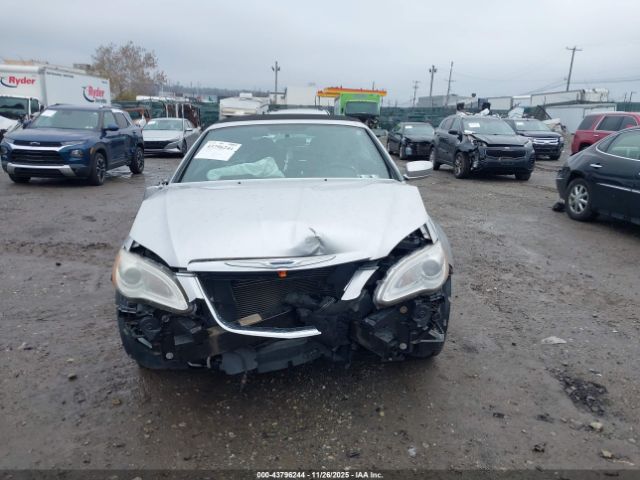 Chrysler 200 Touring Image 7