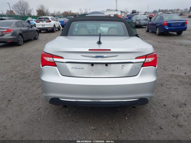 Chrysler 200 Touring Image 10