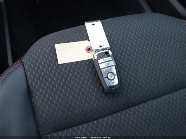 Ford Escape St-line Image 11