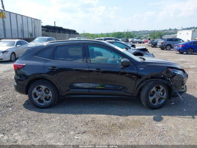 Ford Escape St-line Image 15