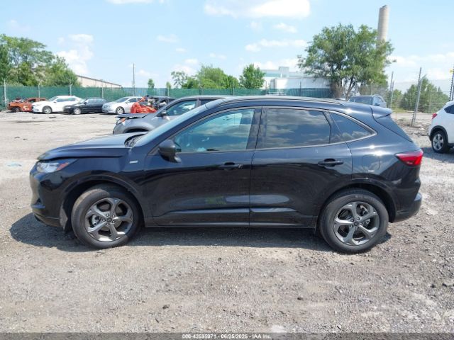 Ford Escape St-line Image 12