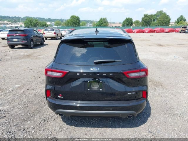 Ford Escape St-line Image 14