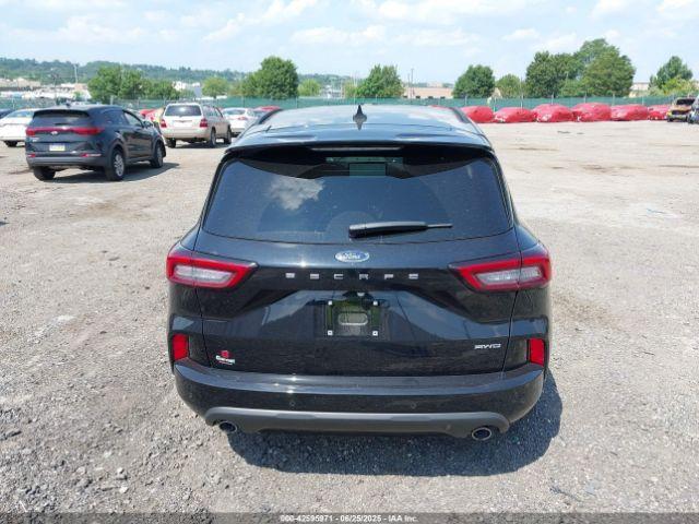 Ford Escape St-line Image 14