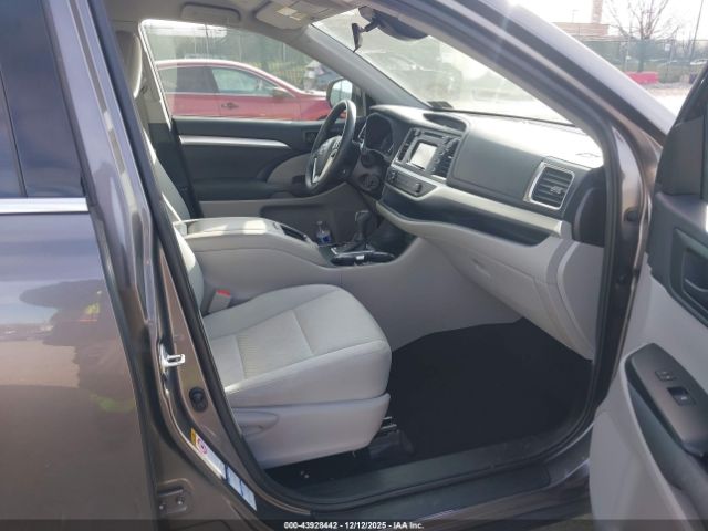 Toyota Highlander Le Image 6