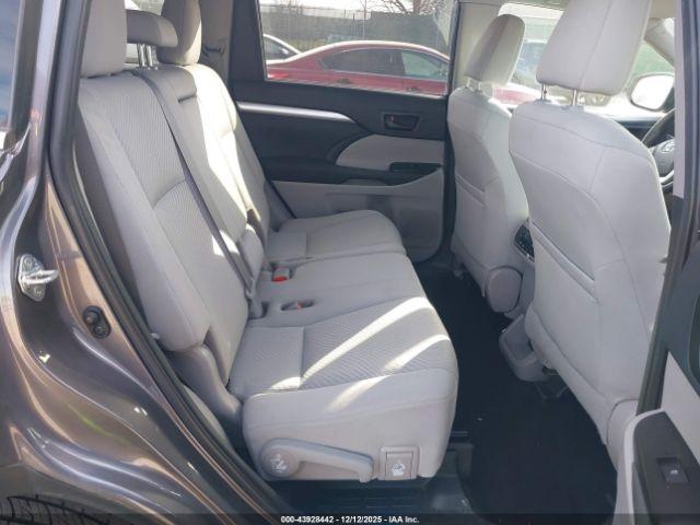 Toyota Highlander Le Image 13