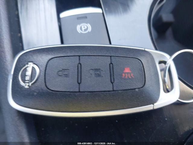 Nissan Rogue S Intelligent Awd Image 4