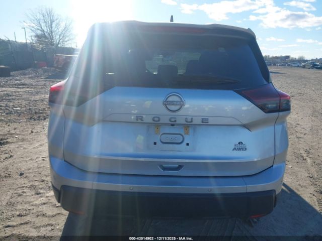 Nissan Rogue S Intelligent Awd Image 6