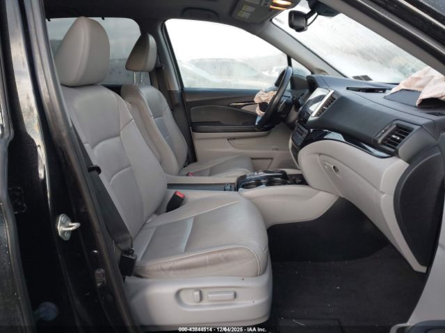 Honda Pilot Touring Image 16