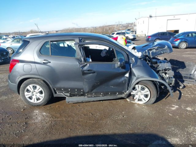 Chevrolet Trax 1ls Image 14