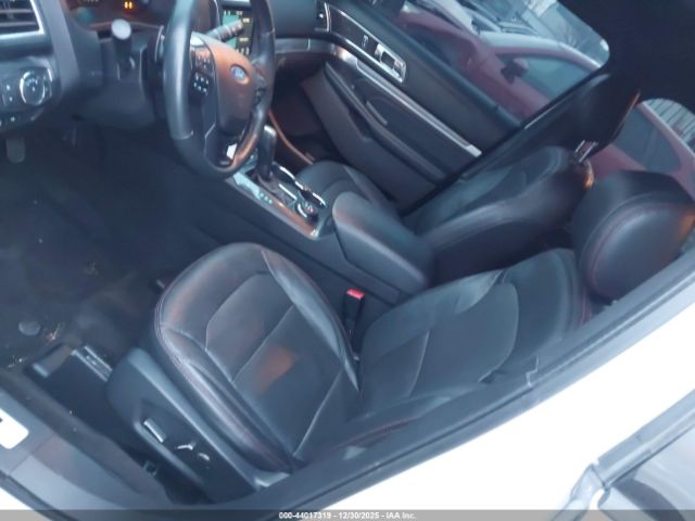 Ford Explorer Sport Image 17